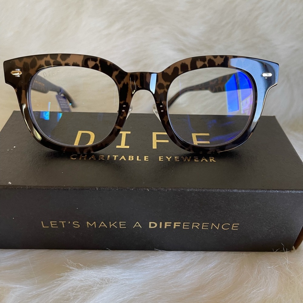 Diff Summer Dark Cheetah + Blue Light, NWT